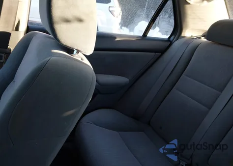 2004 Honda Accord 2.4 Lx z USA, uszkodzony, nr VIN 1HGCM56364A095987